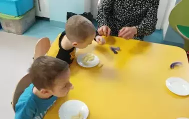 LOGOPEDYCZNE ZAJĘCIA OTWARTE DLA RODZIC&Oacute;W W GRUPIE "JEŻYKI" 9