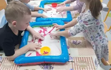 ZABAWY SENSORYCZNE U "MISI&Oacute;W" 3