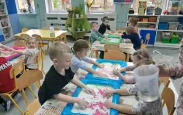 ZABAWY SENSORYCZNE U "MISI&Oacute;W" 4