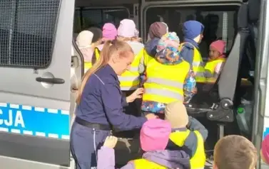 POZNAJEMY ZAW&Oacute;D POLICJANTA 1