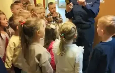 POZNAJEMY ZAW&Oacute;D POLICJANTA 2