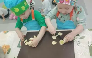 SAŁATKA OWOCOWA KRASNOLUDK&Oacute;W 1