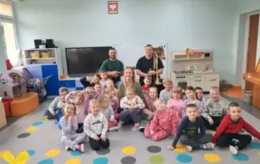 WIZYTA MUZYK&Oacute;W W GRUPIE "MISIE" 1