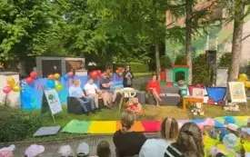 Galeria aktualności Czytanie na polanie pod hasłem &bdquo;Tata też czyta&rdquo; 5