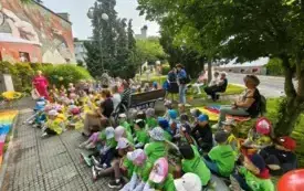 Galeria aktualności Czytanie na polanie pod hasłem &bdquo;Tata też czyta&rdquo; 8