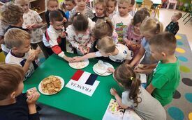Galeria aktualności ŻABKI POZNAJĄ FRANCJĘ! 1
