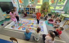 Galeria aktualności Żabki poznają zasady bezpiecznego poruszania się po drodze!  4