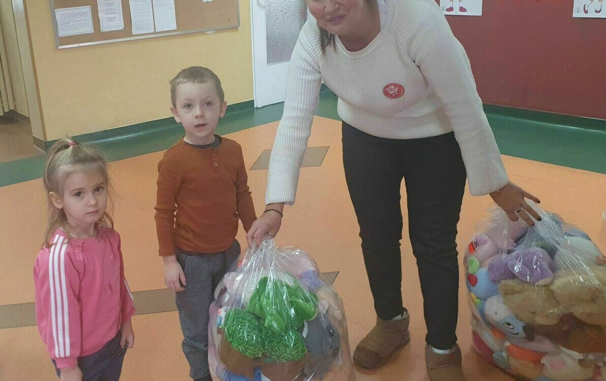 Zdjęcie do PRZEDSZTAWICIELE FUNDACJI "MAGIA SERC" W PRZEDSZKOLU