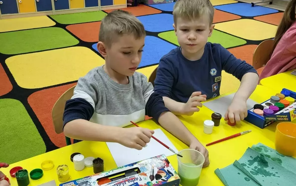 Zdjęcie do "PSZCZ&Oacute;ŁKI" Z WIZYTĄ W SZKOLE PODSTAWOWEJ