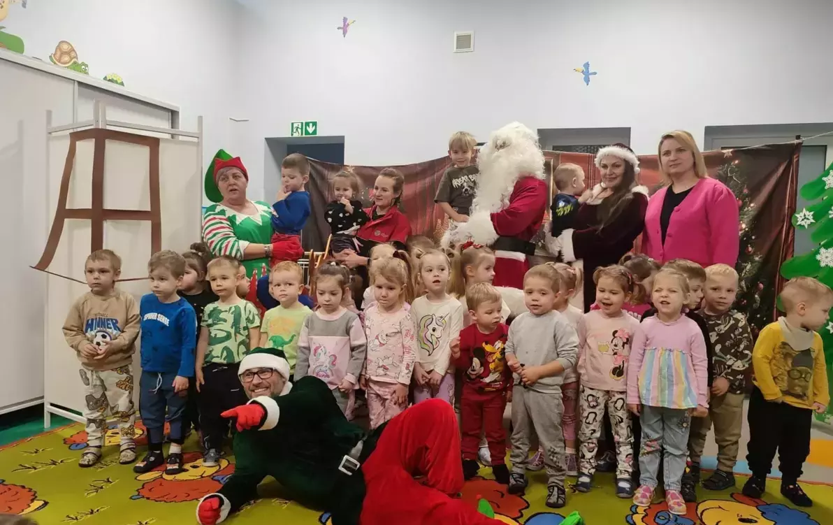 Zdjęcie do Bajka o Świętym Mikołaju w wykonaniu pracownik&oacute;w OREW w Gudowie!