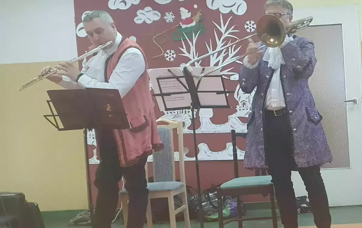 Zdjęcie do ZACZAROWANY PIERŚCIEŃ I KR&Oacute;LEWSKI KARNAWAŁ