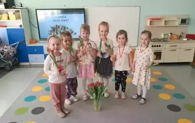 Zdjęcie do DZIEŃ KOBIET W PRZEDSZKOLU