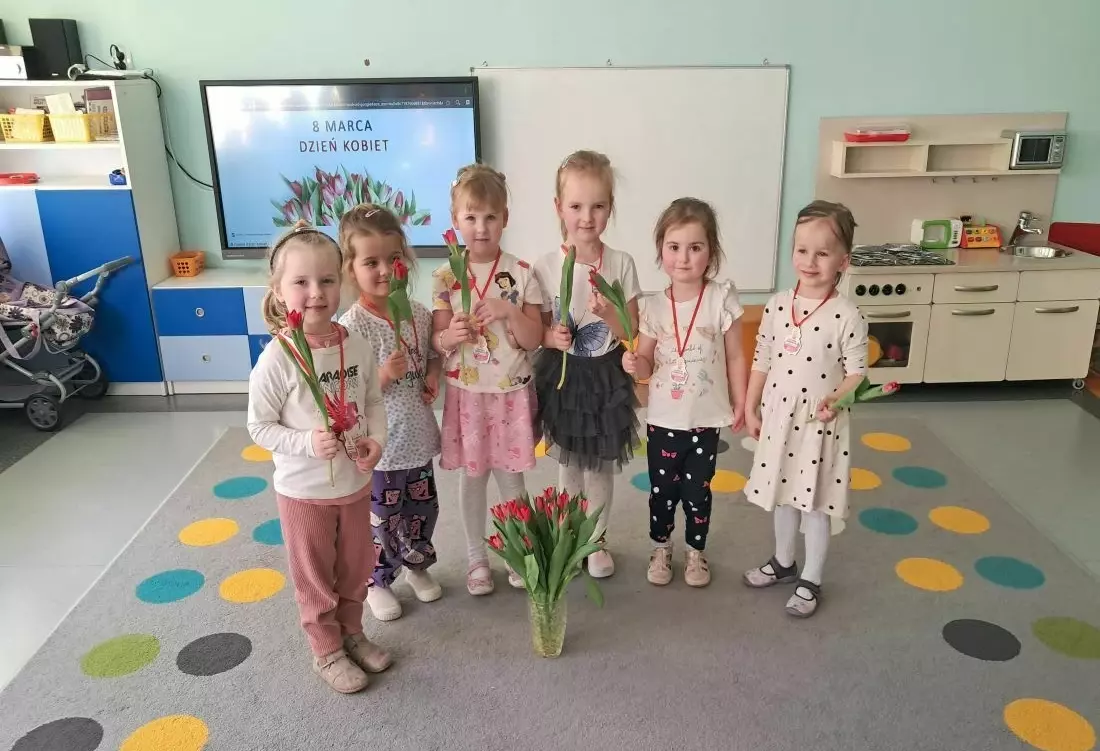 Zdjęcie do DZIEŃ KOBIET W PRZEDSZKOLU