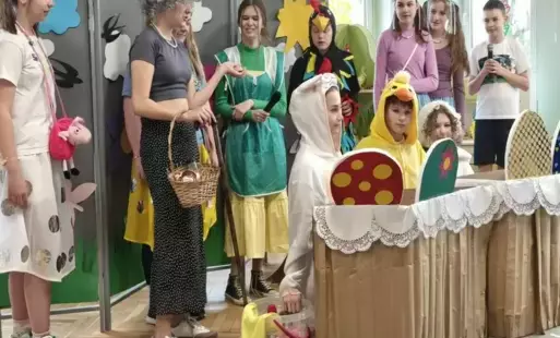 Zdjęcie do WIZYTA UCZNI&Oacute;W SP NR 1 W DRAWSKU POMORSKIM Z PRZEDSTAWIENIEM DLA PRZEDSZKOLAK&Oacute;W!