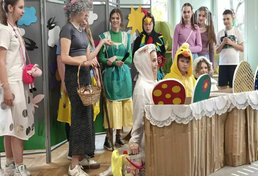 Zdjęcie do WIZYTA UCZNI&Oacute;W SP NR 1 W DRAWSKU POMORSKIM Z PRZEDSTAWIENIEM DLA PRZEDSZKOLAK&Oacute;W!