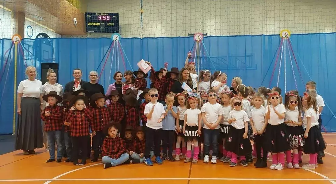Zdjęcie do Laureaci konkursu tanecznego "Bo ja tańczyć chcę w kategorii zespoły-przedszkola i zer&oacute;wki.