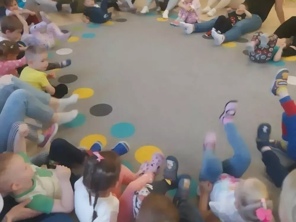 Zdjęcie do &bdquo;Wesołe zabawy z mamą i tatą&rdquo;
