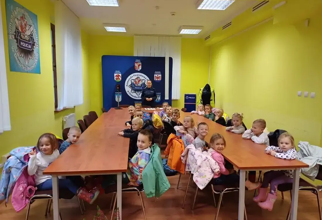 Zdjęcie do POZNAJEMY ZAW&Oacute;D POLICJANTA