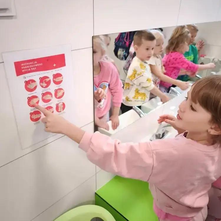 Zdjęcie do "ŻABKI" DBAJĄ O CZYSTOŚĆ RĄK!