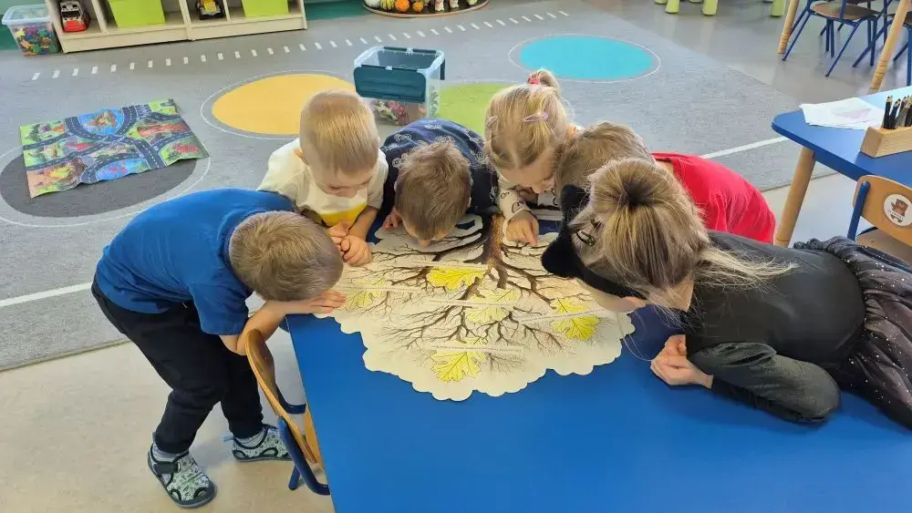 Zdjęcie do "DRZEWO WSPOMNIEŃ"