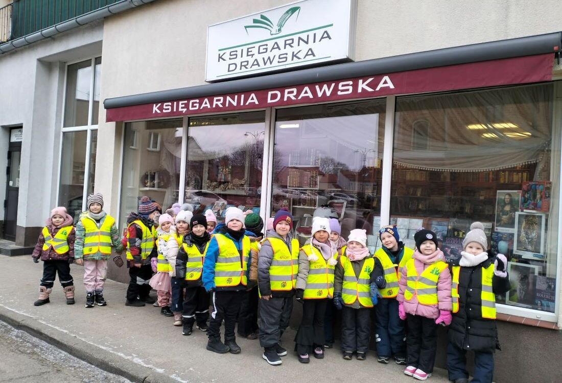 Zdjęcie do SMERFNA WYPRAWA DO KRAINY LITERATURY