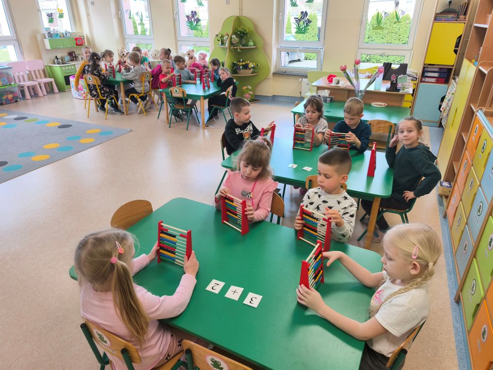 Zdjęcie do TO NIE WYBRYKI- "ŻABKI" ŚWIĘTUJĄ DZIEŃ MATEMATYKI!
