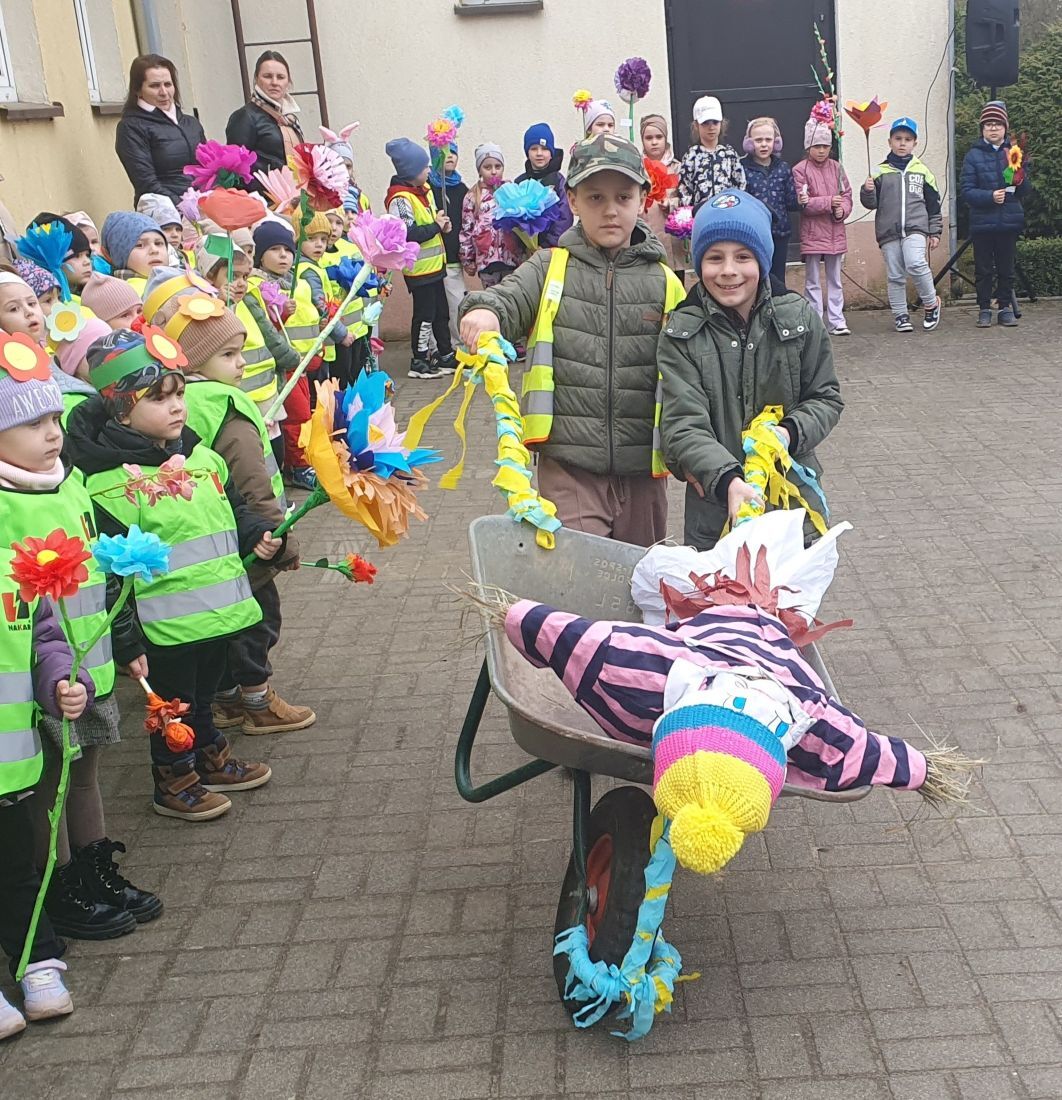Zdjęcie do RADOSNE POWITANIE WIOSNY W PRZEDSZKOLU