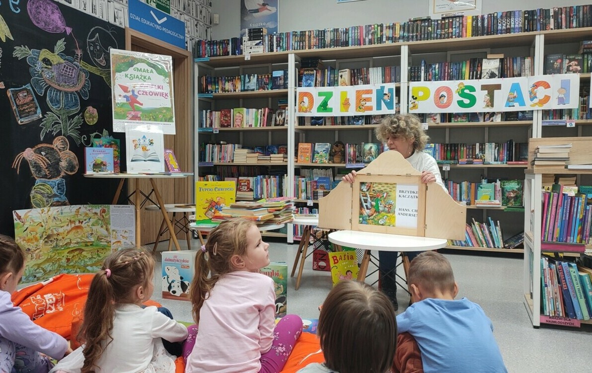 Zdjęcie do Wizyta w bibliotece